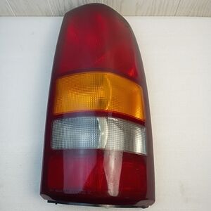 (Used) GM 16524516 RH Silverado Sierra Tail Light 99-02 Genuine OEM USA